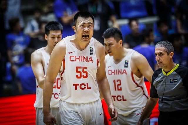 中国男篮侥幸逃过一劫，杜锋一个正确决定挽救了球队