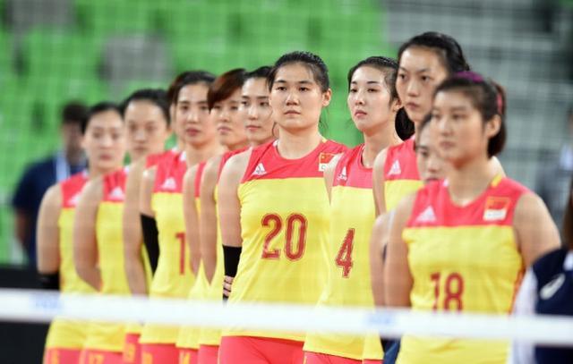 U23女排遭遇滑铁卢，球迷戏称向国足看齐，请给小花们成长空间