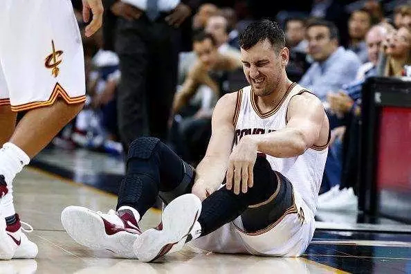 选择湖人拒绝抱腿!昔日状元郎赌对了吗_16小时