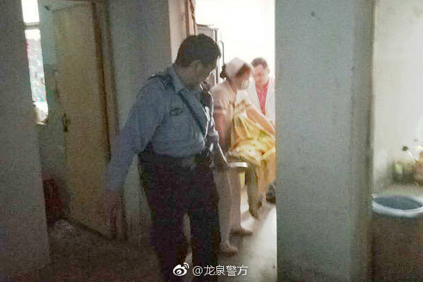 74岁空巢老人在家中风 幸好一天后被邻居发现救回一命