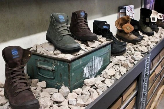 百丽退市也因门店设计过于传统老化,店铺陈列