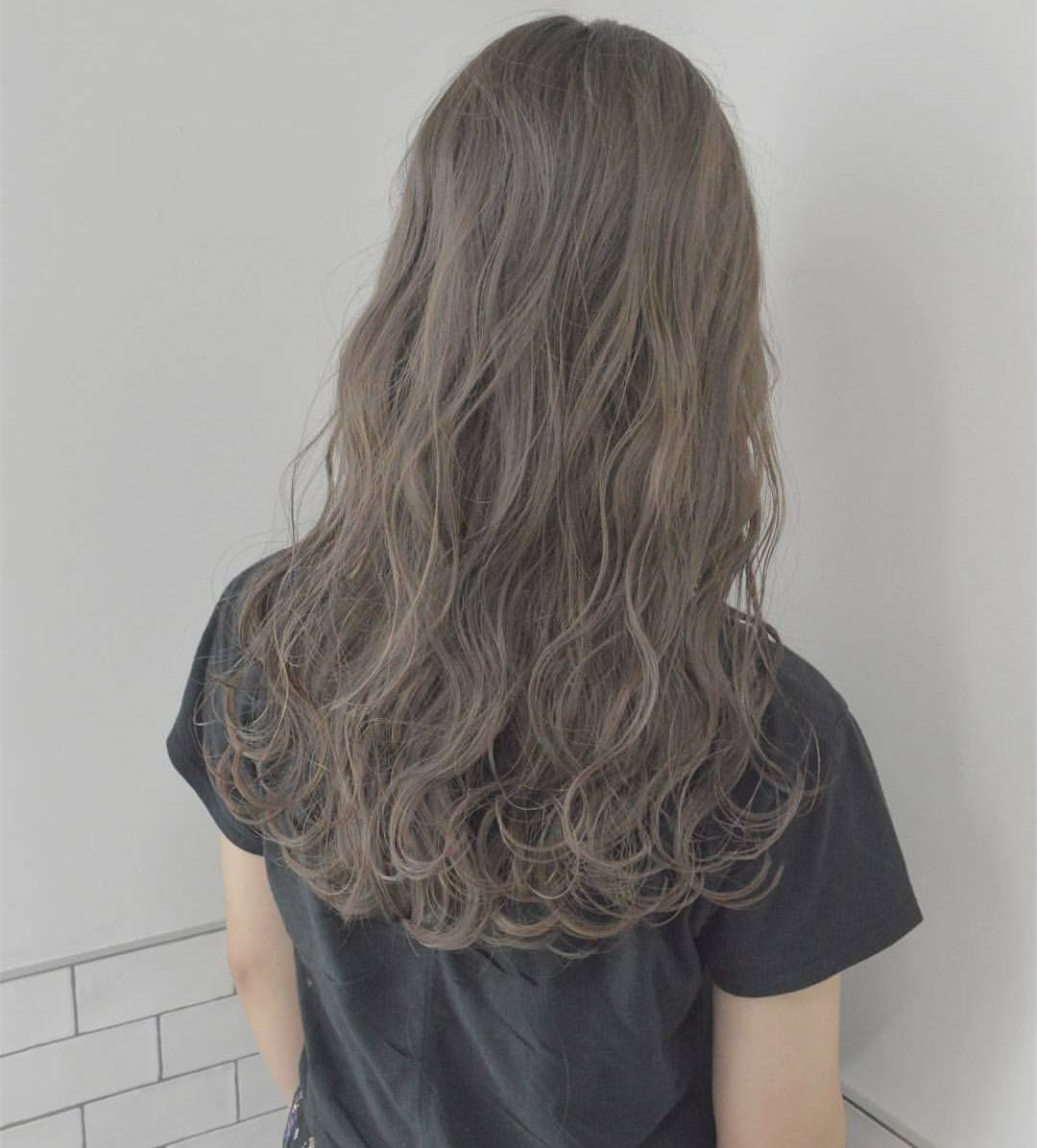 冷色系波浪卷 - 发型图库 - 我爱美发 - 美发技术