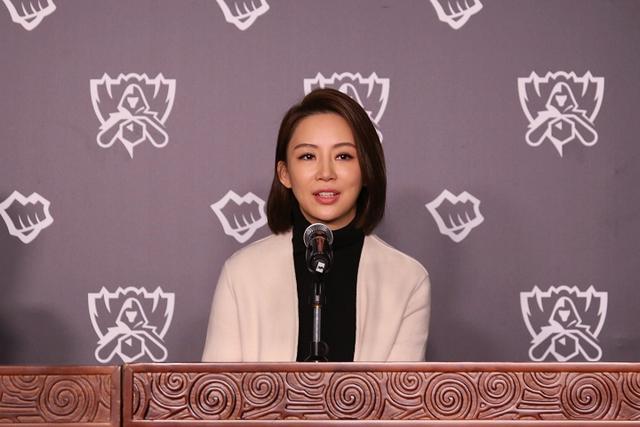 中国体坛第一美女长靴亮相，助力电竞运动，私下她也是电竞发烧友