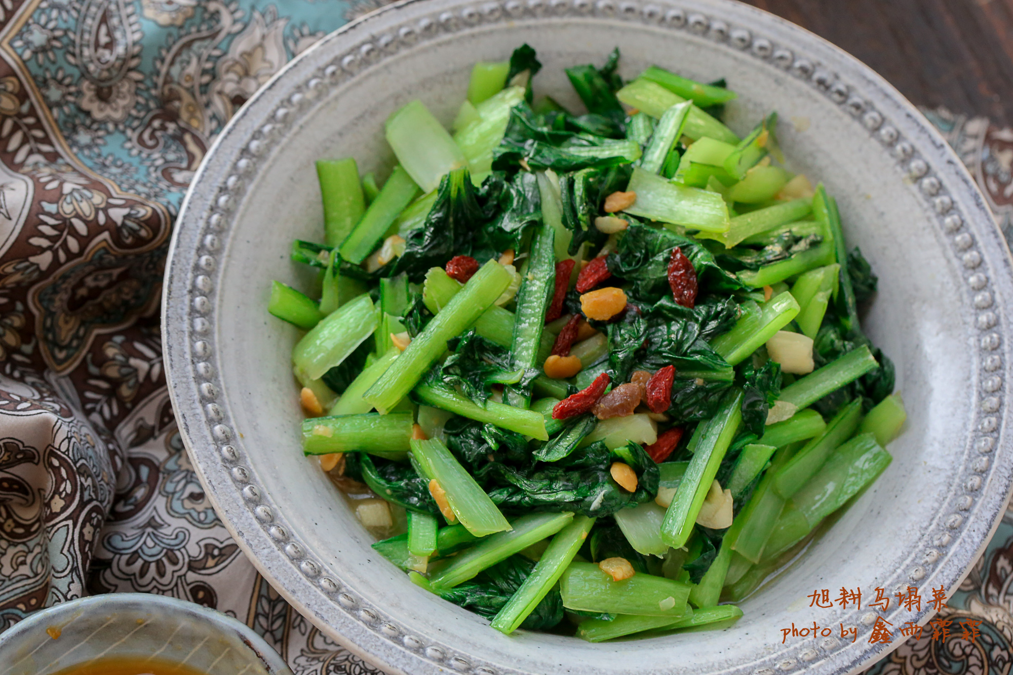 蒜蓉蚝油油麦菜的做法 ，厨师长是这样做的，蒜香四溢，色泽翠绿不变色 | 说明书网