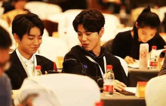 鹿晗到底爱不爱女友关晓彤 细节网友看出端倪(图3)