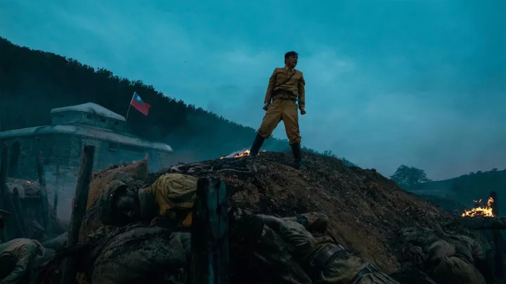 电影《乱世豪情》小人物变成大英雄，喜剧！(图2)