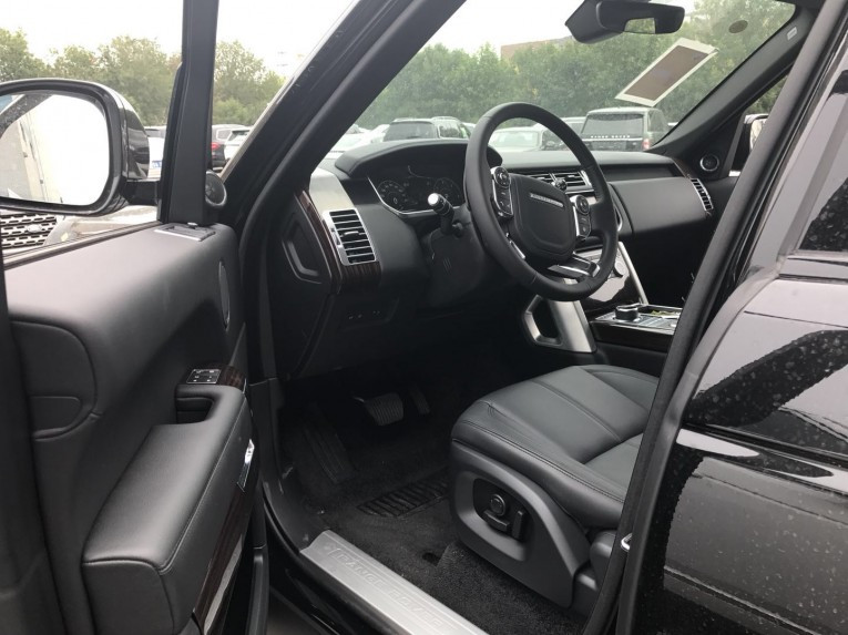 17款路虎揽胜行政汽油豪华配置港口年底清库