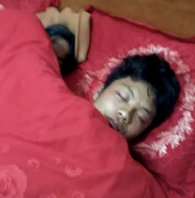 小伙娶了两个媳妇，第二天都起不来了，网友:不得累死?(图1)