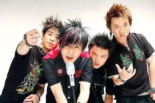 大张伟不仅会唱《嘻唰唰》？他的成名史更能惊着你(图4)