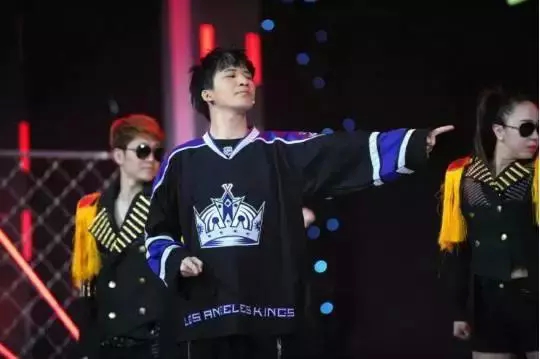 大张伟不仅会唱《嘻唰唰》？他的成名史更能惊着你(图9)