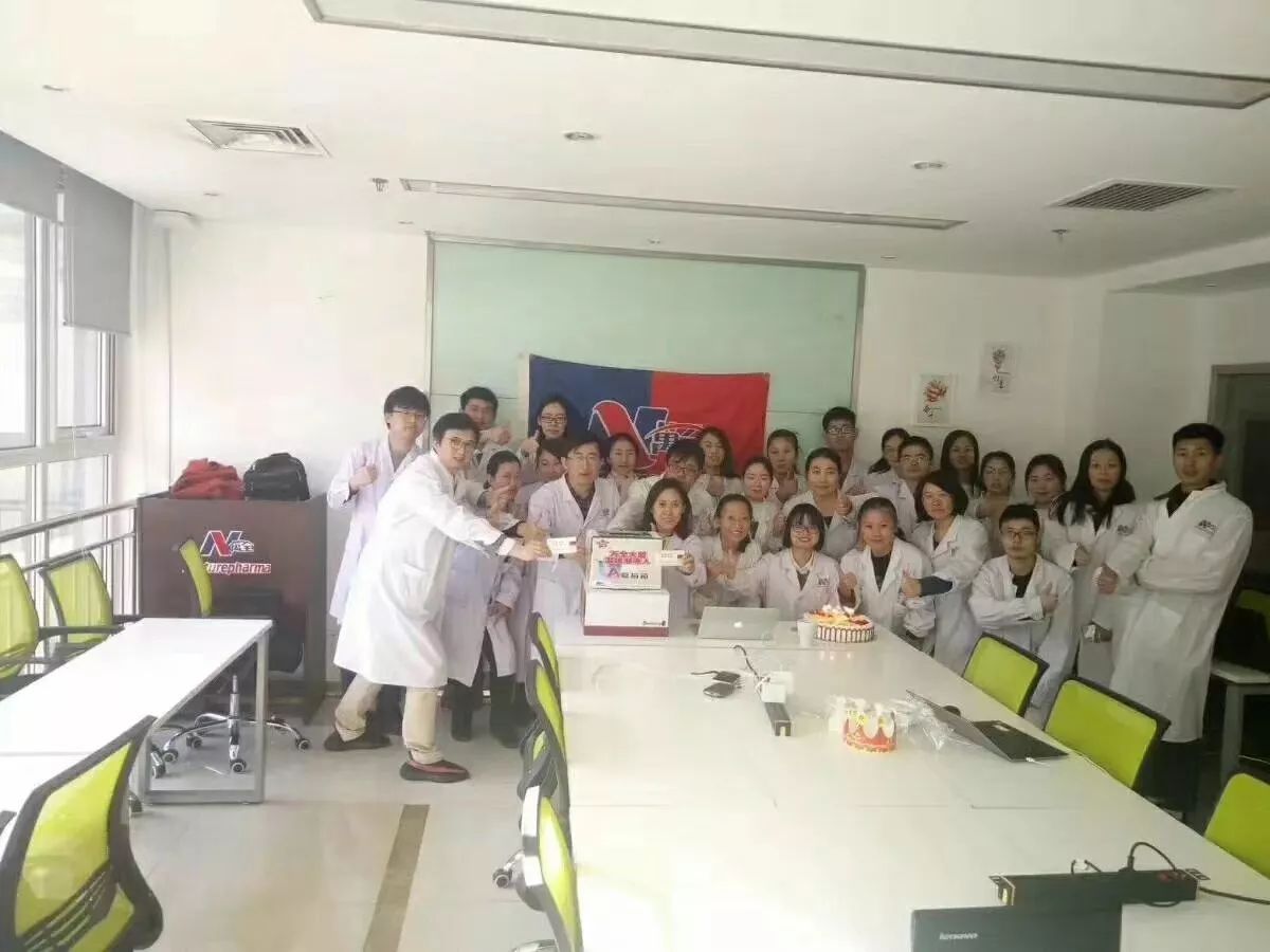 万全员工新年为30万渐动人雪中赠碳(3)