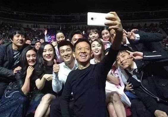 李小璐假脸姐妹团至今未发声力挺 秦岚熊乃瑾霍思燕甘薇杨幂(图10)