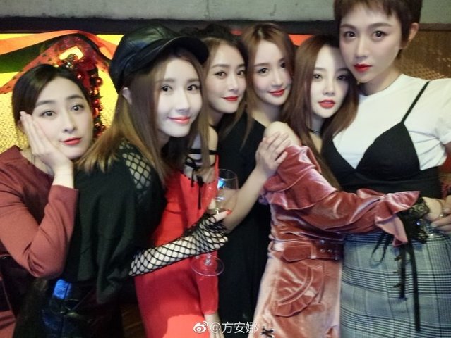 李小璐假脸姐妹团至今未发声力挺 秦岚熊乃瑾霍思燕甘薇杨幂(图2)