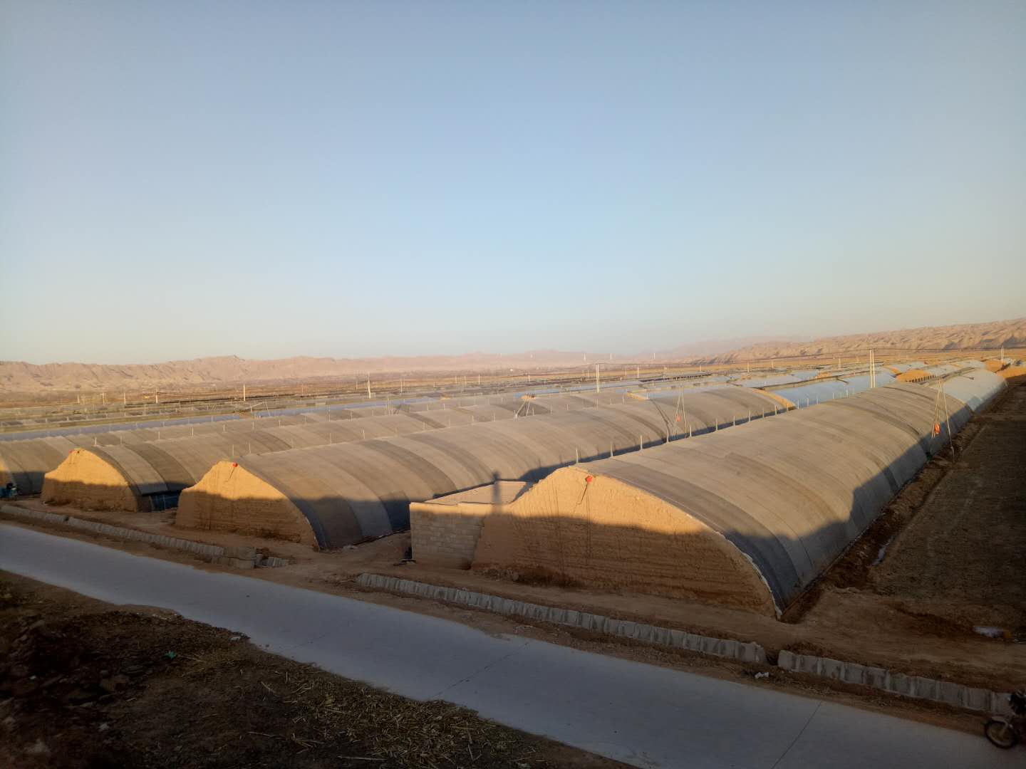 杞钙率先探索出农村‘三变’改革‘变荒为宝’(1)