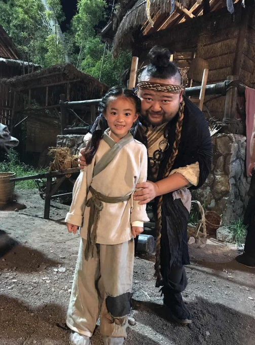 电影《天下壮士》开机 童星张岚茜饰演小女一茜宝