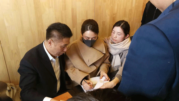 黄毅清究竟什么背景？不仅撕了王杰马苏还有她(图9)