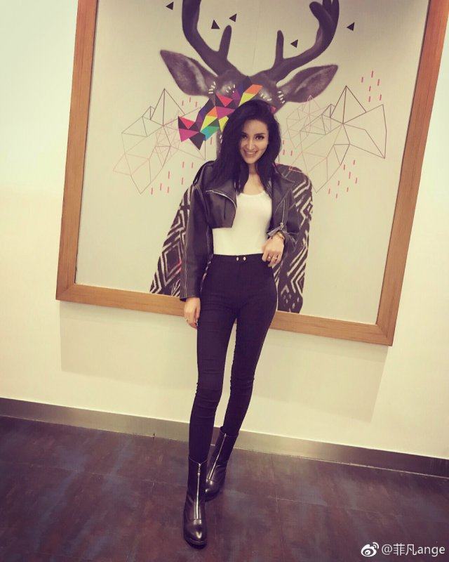 杨坤新恋情疑曝光 女孩90后和杨坤年龄相差20多岁(图1)