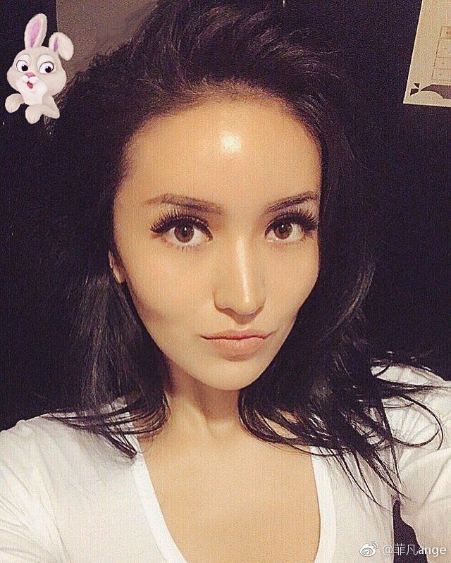 杨坤新恋情疑曝光 女孩90后和杨坤年龄相差20多岁(图2)