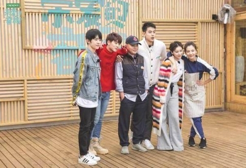 易烊千玺说到做到！四月前一句话粉丝扫光潮牌(图1)