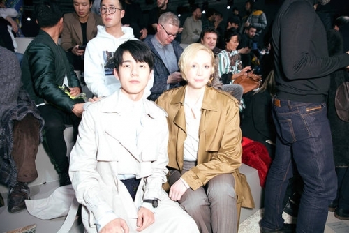 刘昊然巴黎时装周首秀 逐光少年情迷浪漫之都(图7)