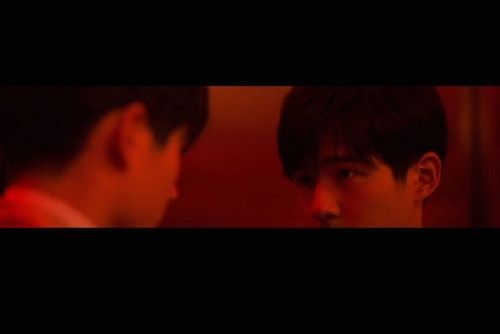 刘昊然巴黎时装周首秀 逐光少年情迷浪漫之都(图6)