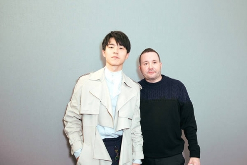 刘昊然巴黎时装周首秀 逐光少年情迷浪漫之都(图8)