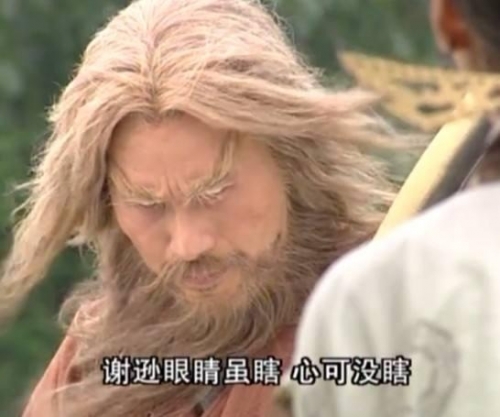 吴亦凡银色鸡窝头玩滑板车 杀马特真实写照尽显可爱(图9)