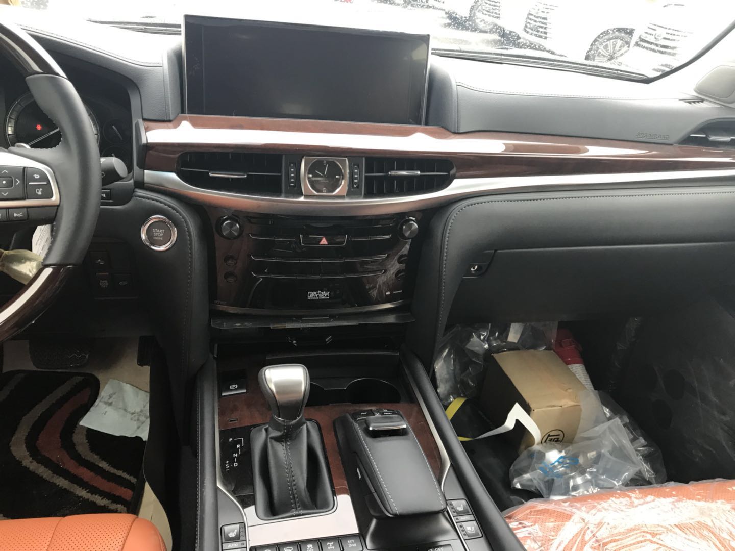 18款雷克萨斯LX570中东版顶配现车最新价格