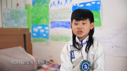 蒙古之花乌兰图雅经常带着一个小男孩，他是谁