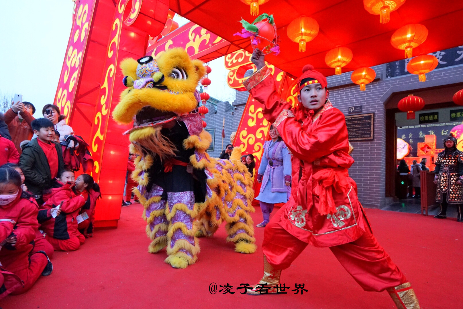 春节期间逛庙会，闹花灯，看民俗表演杨家将府邸最吸引人