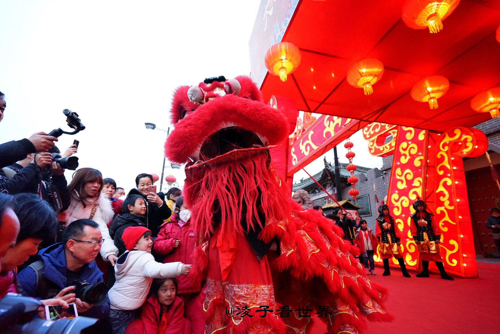 春节期间逛庙会，闹花灯，看民俗表演杨家将府邸最吸引人