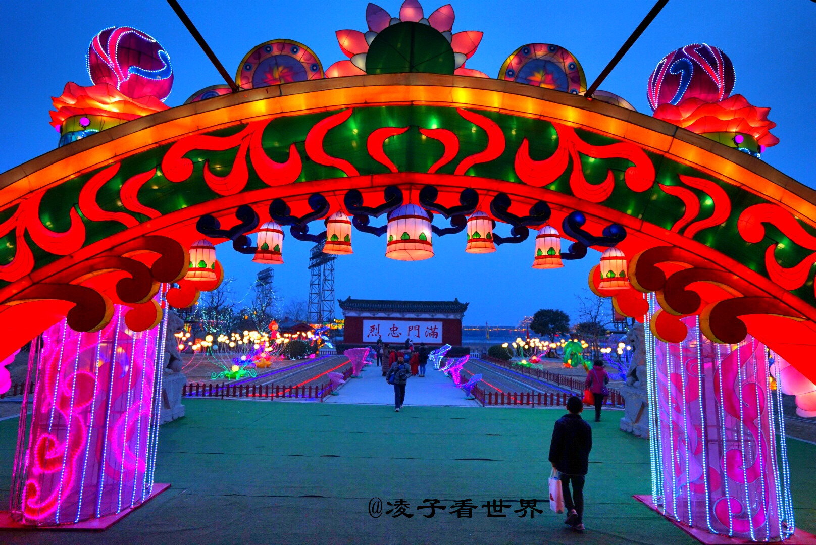 春节期间逛庙会，闹花灯，看民俗表演杨家将府邸最吸引人
