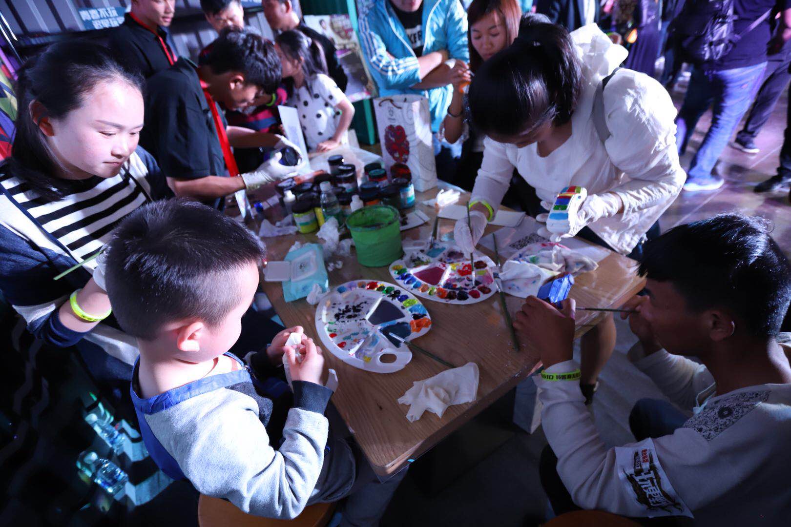 型鲨宝骏530助阵颜兽生日派对