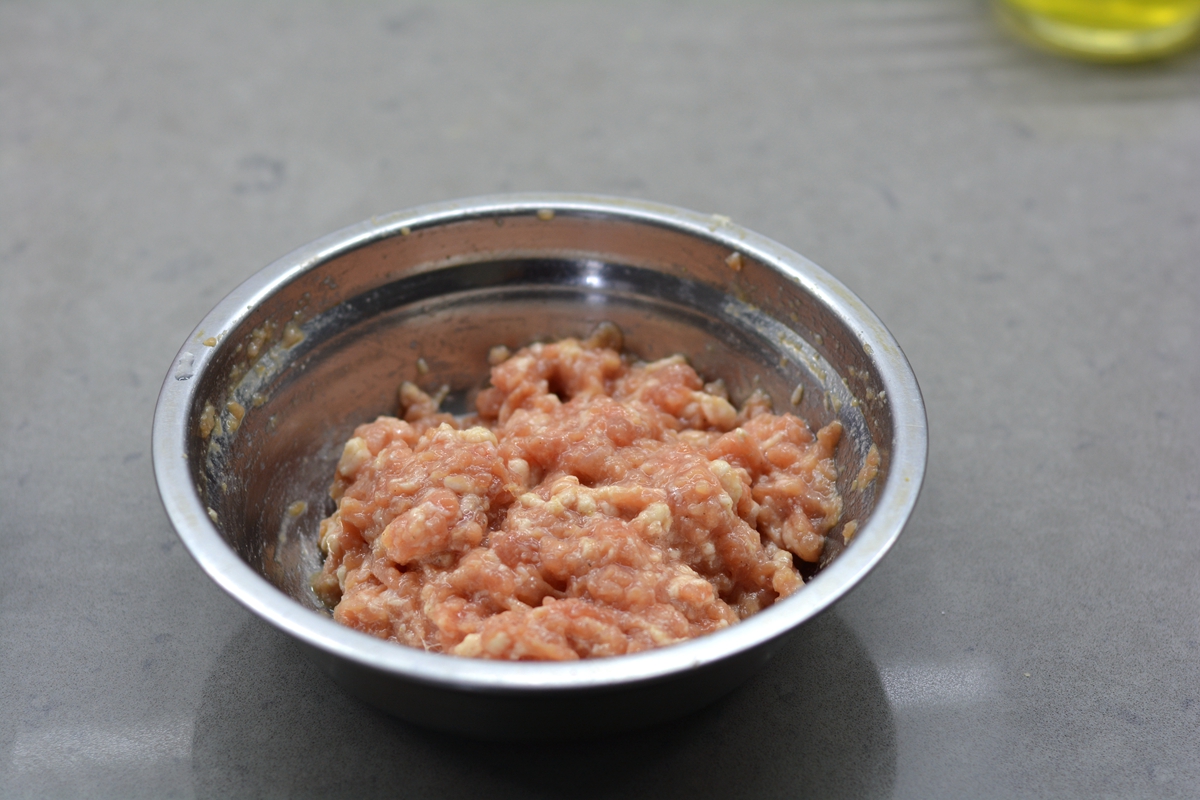 豌豆芽肉丸汤:汤鲜味美肉丸弹