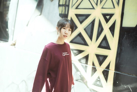 铅笔:HB型号笔芯坚硬,即便被抹去,也会留下刻