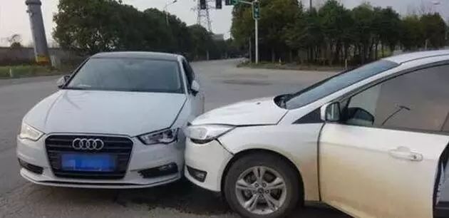 汽车头条 - 最近抖音被奔驰女司机刷屏了,万人