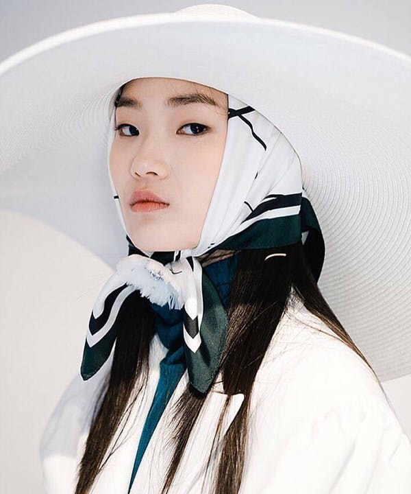 Iamhyunjishin,韩国人,单眼皮很美,脸棱角分明,很