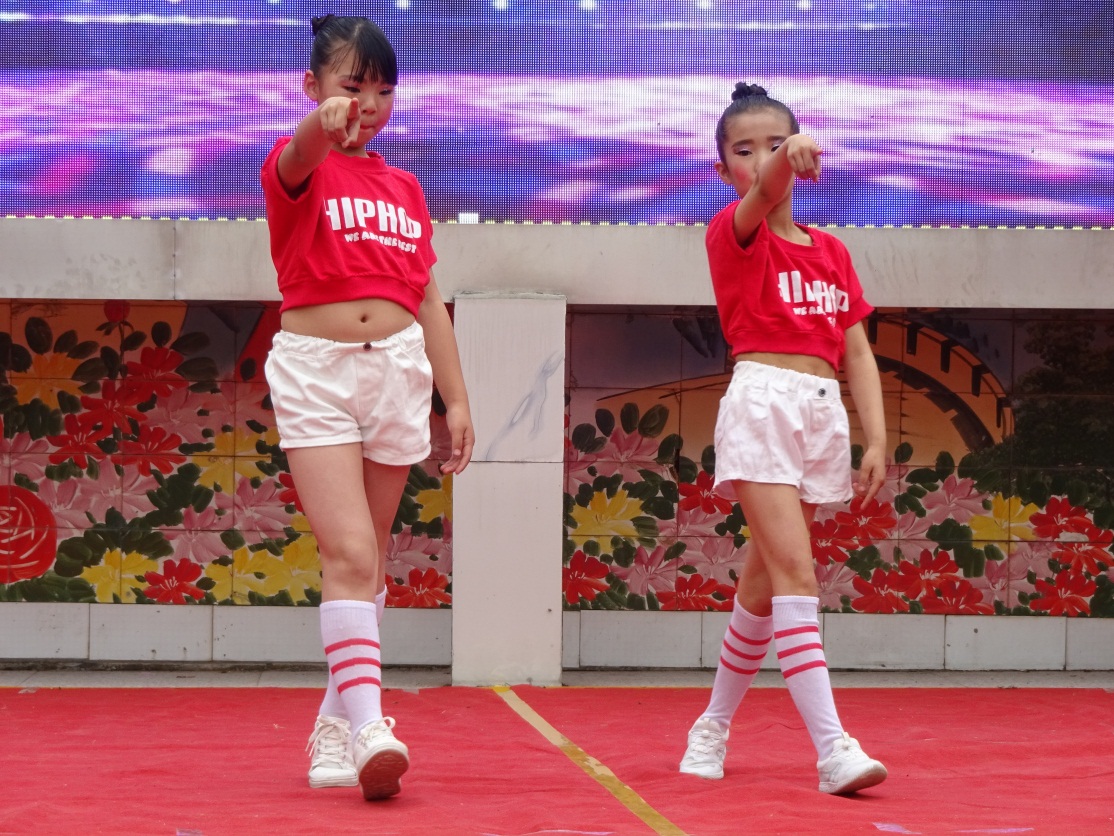 E:\2018\5月\图片\20180531六一儿童节文艺演出\DSC01322.JPG