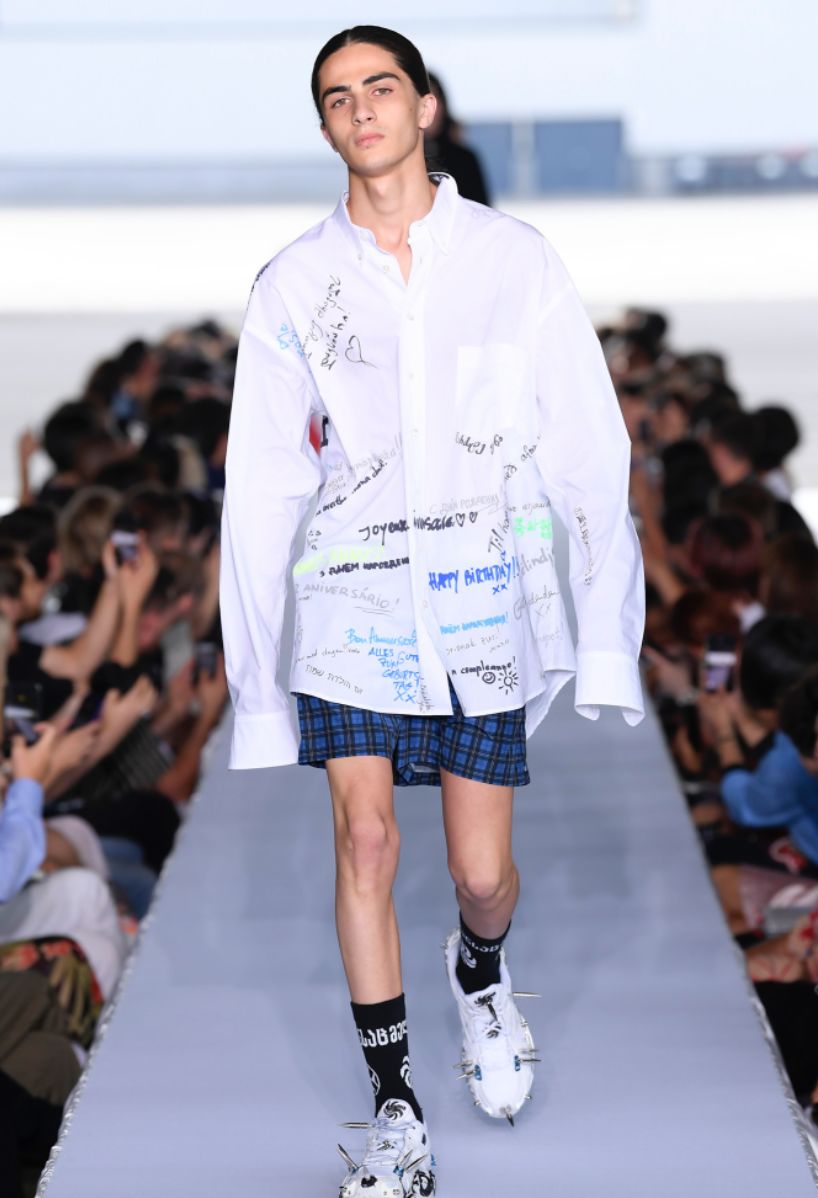 Arnault家族成员现身Vetements秀场 LVMH要收