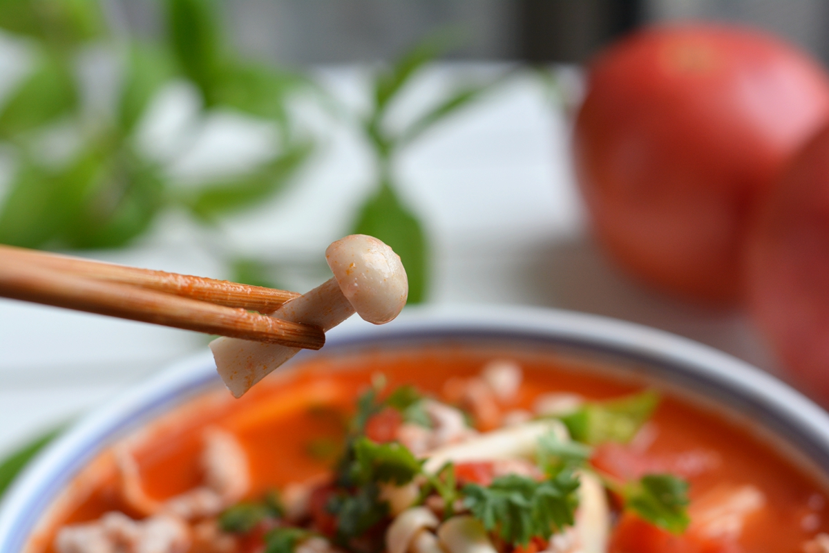 番茄肉片汤：汤鲜味美酸爽开胃