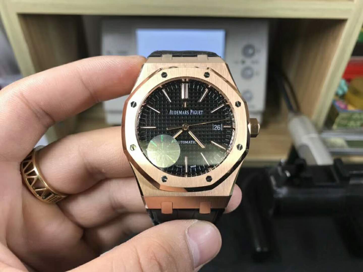 C:\Users\Administrator\Desktop\图片集合\腕表图片腕表图片腕表图片腕表图片腕表图片腕表图片腕表图片腕表图片腕表图片腕表图片\爱彼\爱彼AP15400玫瑰金黑面皇家橡树\微信图片_20180512113533.jpg