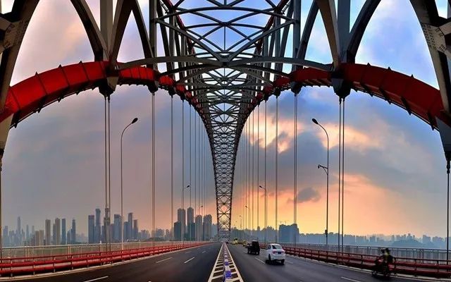 gdp增速_2018成都gdp