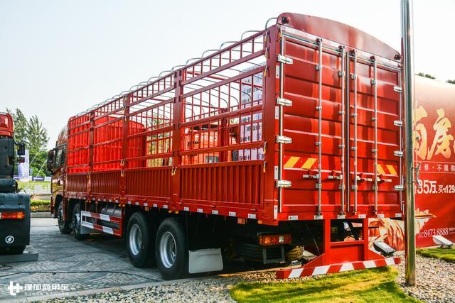 最大可选500马力，自重轻，舒适性也高，陕汽这款绿通载货车要火 - 第2张