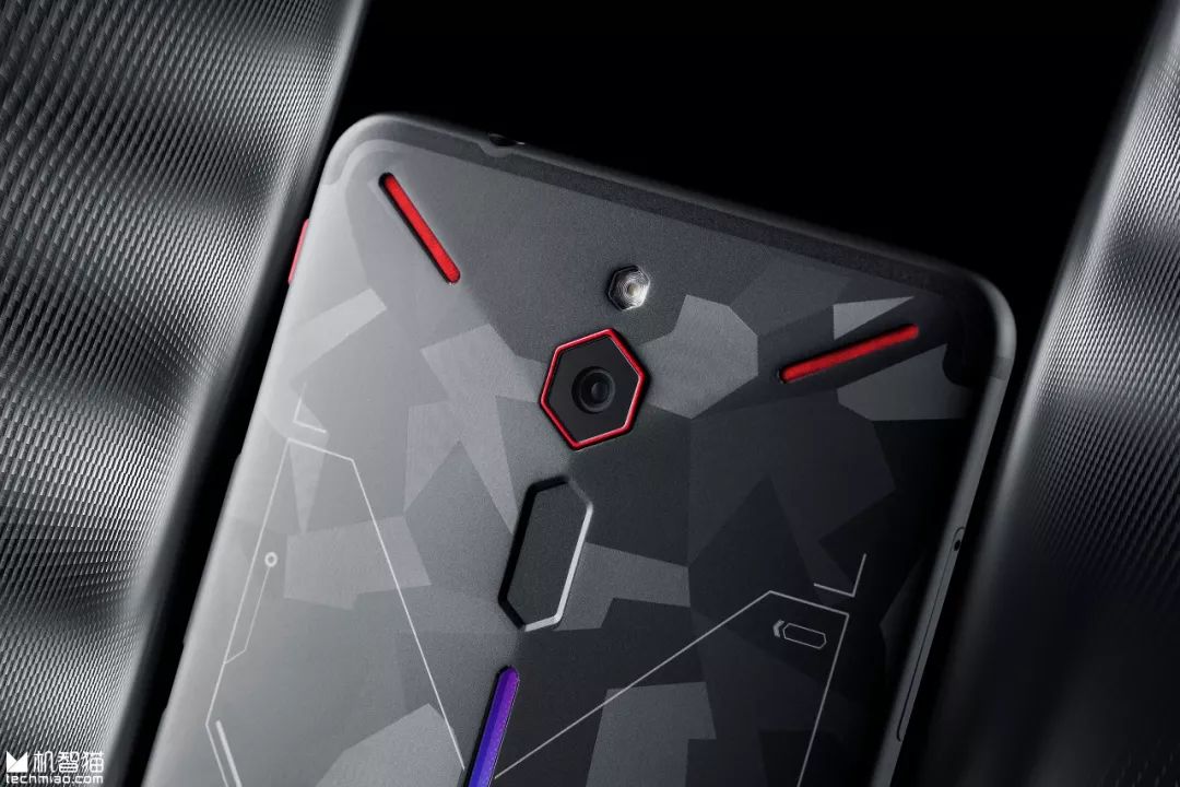 努比亚红魔战地迷彩版体验:玩个手游要这么酷
