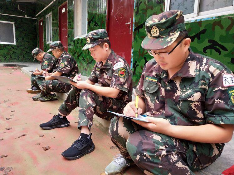 駐馬店市科技學校舉辦“挑戰(zhàn)自我·熔煉團隊”為主題招生精英團隊拓展訓練