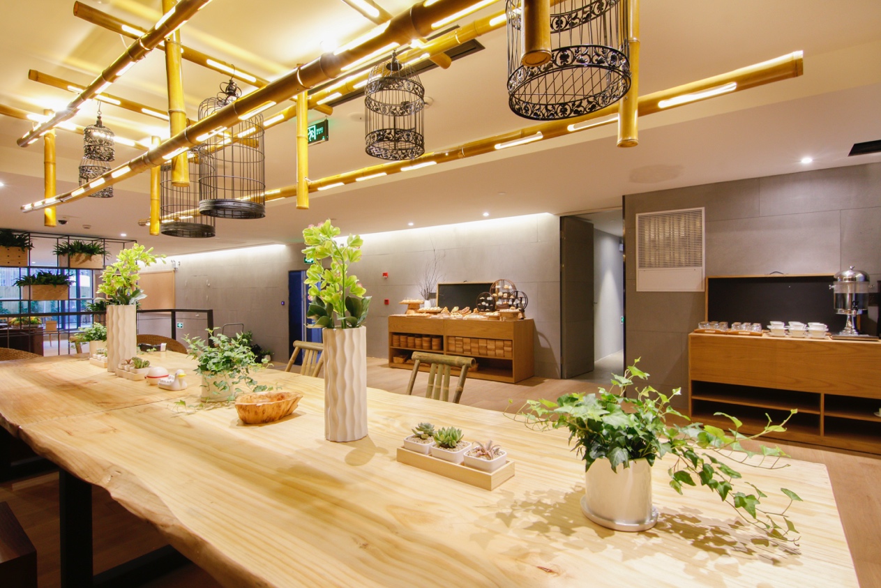 ../../../Volumes/SH%20Share/斯维登市场公关部/3-「图片」/1-「品牌图片」/公寓/斯维登精品公寓/斯维登精品公寓(上海南京东路