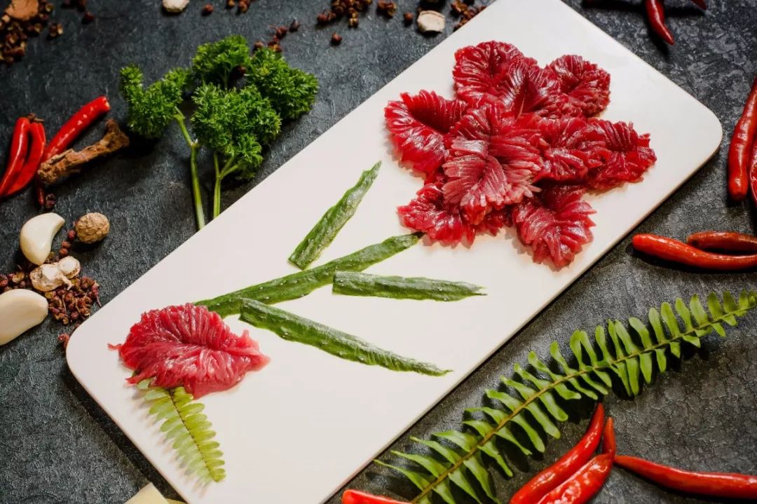 凌晨两点,许久不见的她,给我发来一串微信…