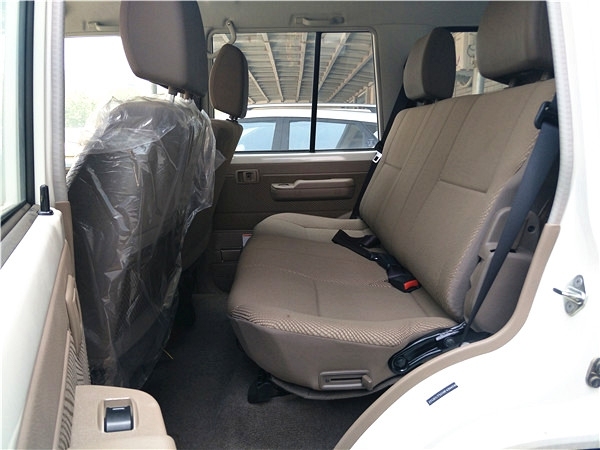 2018款丰田LC76越野界神车4.0排量V6动力 手