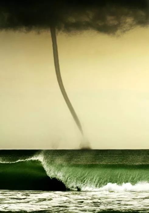 豁出命才拍到的照片,让你见识龙卷风的超震撼威力