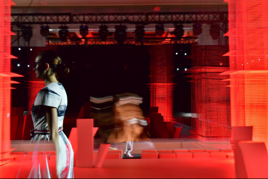 哥本哈根皮草相伴JEFEN 2019春夏系列主题发